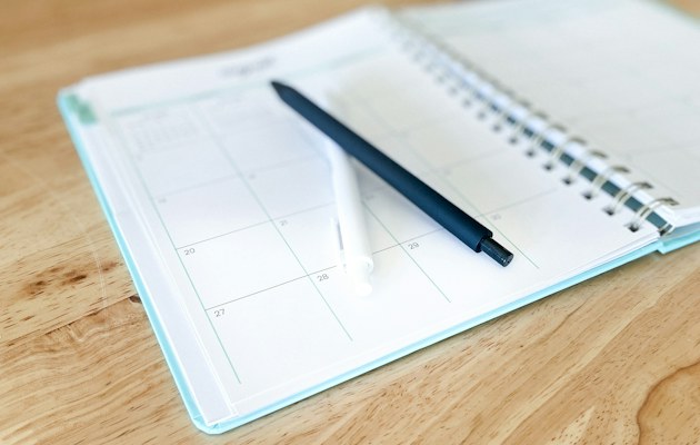 制作から公開までの進め方と契約条件を整理する