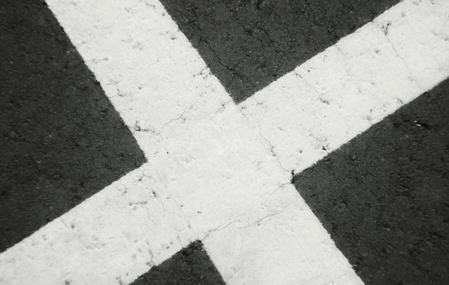 公開前の検収と公開後の改善まで予算に含める